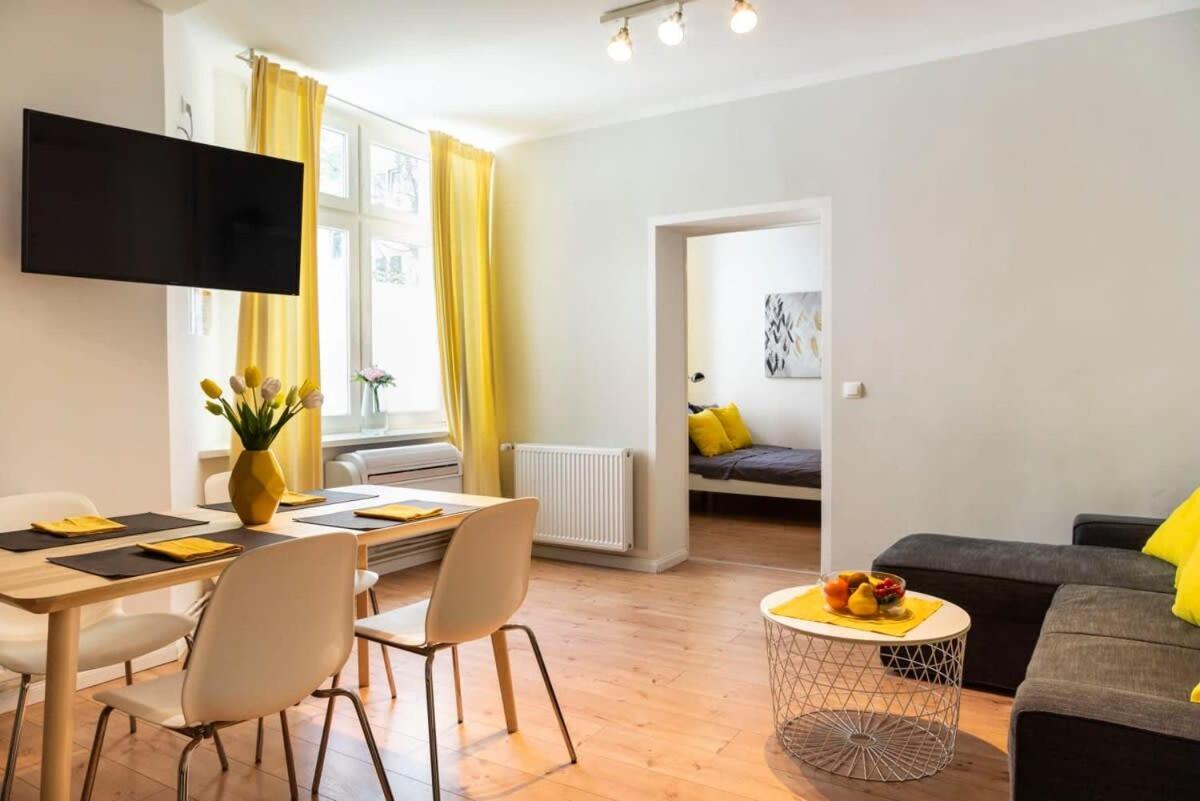 Cosy Two Br Plus Self Checkin Plus Street Parking Berlín Exterior foto
