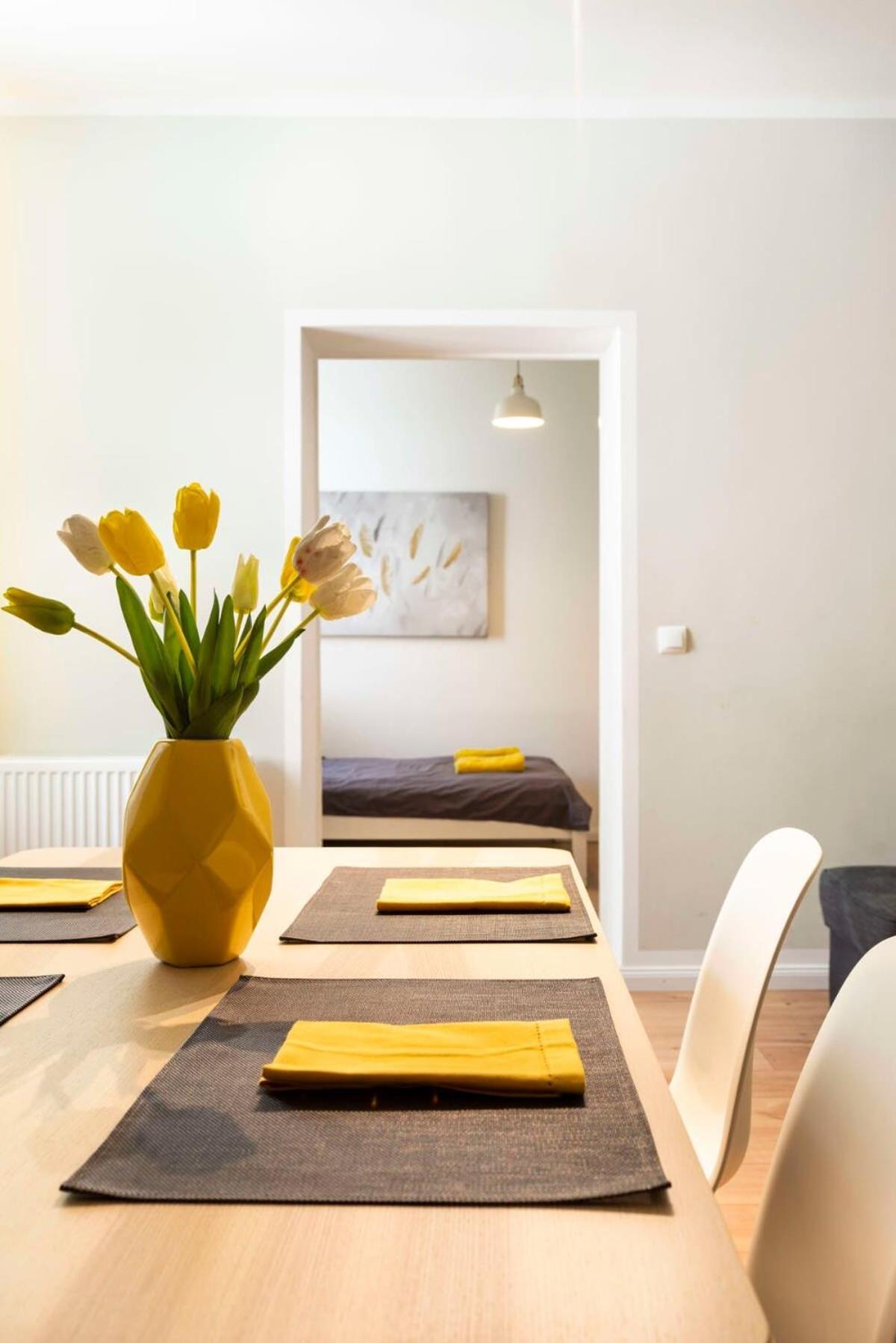 Cosy Two Br Plus Self Checkin Plus Street Parking Berlín Exterior foto
