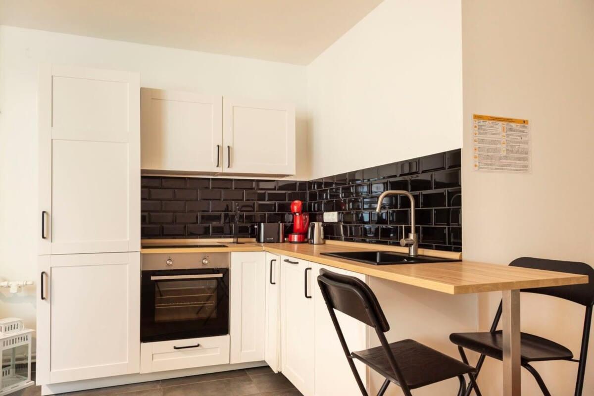 Cosy Two Br Plus Self Checkin Plus Street Parking Berlín Exterior foto
