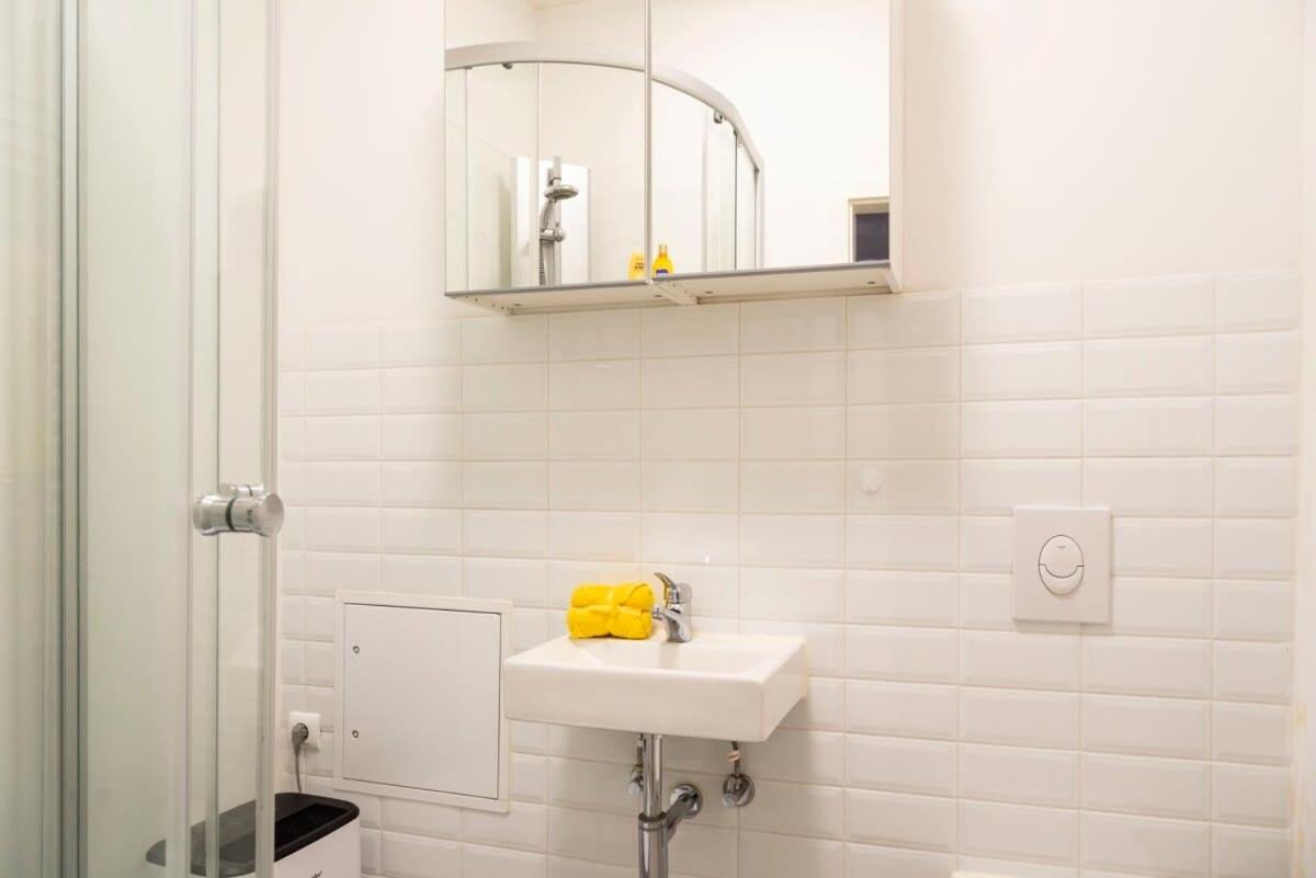Cosy Two Br Plus Self Checkin Plus Street Parking Berlín Exterior foto
