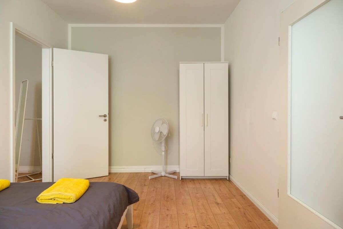 Cosy Two Br Plus Self Checkin Plus Street Parking Berlín Exterior foto